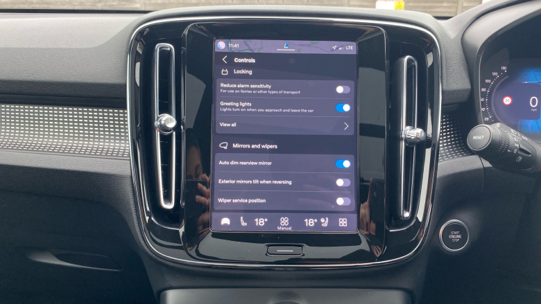 Volvo XC40 2.0 B3P Ultimate Dark 5dr Auto Petrol Estate